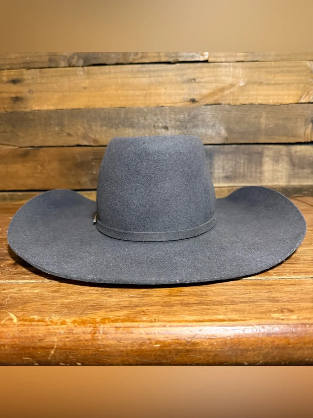 Youth Western Cowboy Hat Gray Felt. Crown is 21” around on the inside. No liner.
